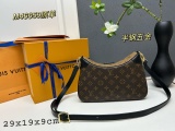 Louis Vuitton Classic Logo Chain Underarm Bag Crossbody Bag Size: 29 x 19 x 9 CM