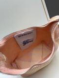 Burberry Classic Checkered Lunch Box Size: 21.5 x 10.5 x 23 CM