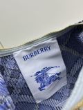 Burberry Classic Checkered Lunch Box Size: 21.5 x 10.5 x 23 CM
