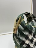 Burberry Classic Checkered Lunch Box Size: 21.5 x 10.5 x 23 CM