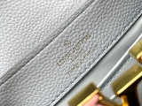 Louis Vuitton Classic Mini Flip Chain Handbag Crossbody Bag Size: 21 x 14 x 8 CM