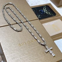 Bvlgari New Couple Fashion Retro Inlaid Cross Necklace Bvlgari New Couple Fashion Retro Inlaid Cross Necklace