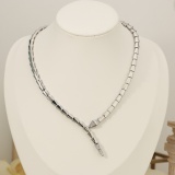 Bvlgari New Fashion Light Luxury Diamond Set Serpentine Collar