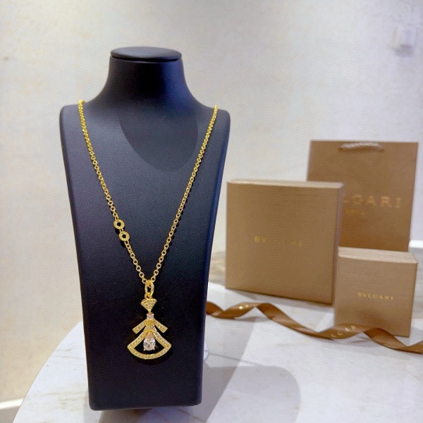 Bvlgari New Fashion Diamond Studded Fan Shaped Skirt Necklace