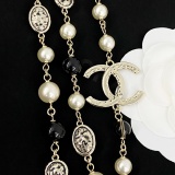 Chanel Fashion Versatile Black and White Pearl Sweater Chain