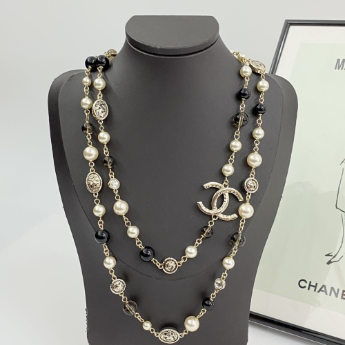 Chanel Fashion Versatile Black and White Pearl Sweater Chain