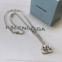 Balenciaga New Couple Retro BB Letter Pendant Necklace Balenciaga New Couple Retro BB Letter Pendant Necklace