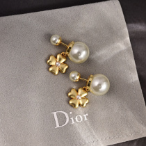 Dior New Fashion Elegant Versatile Clover Pearl Earrings Dior New Fashion Elegant Versatile Clover Pearl Earrings