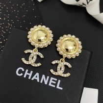 Chanel Fashion Sunflower Pearl Letter Earrings Chanel Fashion Sunflower Pearl Letter Earrings