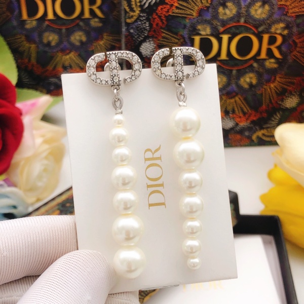 Dior Fashion Versatile CD Pearl Tassel Earrings