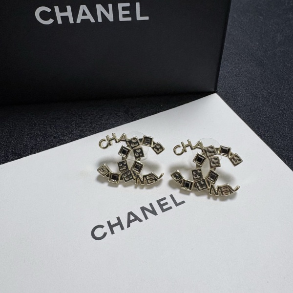 Chanel Classic Retro Logo Letter Earstuds