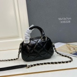Chanel Classic CC Lacquer Shell Bag Handbag Size: 18 × 13 × 7 CM