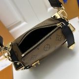 Louis Vuitton Mini Classic Logo Diagonal Cross Handbag Size: 18x12.5x8.5 CM