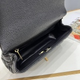 Chanel Classic Mini CC Lychee Pattern Leather Handbag Chain Cross Bag Size: 12 × 19.5 × 6.5 CM
