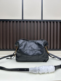 Yves Saint Laurent Classic Sheepskin Chain Shoulder Bag Diagonal Span Bag Size: 25 × 19 × 13 CM