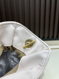 Yves Saint Laurent Classic Sheepskin Chain Shoulder Bag Diagonal Span Bag Size: 25 × 19 × 13 CM