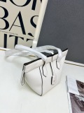 Fendi Fashion Mini Flip Leisure Bucket Bag Shoulder Bag Size: 18.5 x 15 x 15 CM