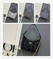 Dior Classic Shoulder Bag Chain Crossbody Bag Shoulder Bag Size: 20 x 17 x 6.5 CM Dior Classic Shoulder Bag Chain Crossbody Bag Shoulder Bag Size: 20 x 17 x 6.5 CM