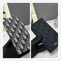Dior Classic Logo Printed Vertical Wallet Size: 18 x 9 x 2 CM Dior Classic Logo Printed Vertical Wallet Size: 18 x 9 x 2 CM