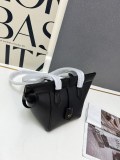 Fendi Fashion Mini Flip Leisure Bucket Bag Shoulder Bag Size: 18.5 x 15 x 15 CM