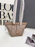 Fendi Fashion Mini Flip Leisure Bucket Bag Shoulder Bag Size: 18.5 x 15 x 15 CM