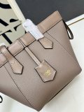 Fendi Fashion Mini Flip Leisure Bucket Bag Shoulder Bag Size: 18.5 x 15 x 15 CM