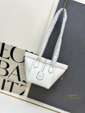 Fendi Fashion Mini Flip Leisure Bucket Bag Shoulder Bag Size: 18.5 x 15 x 15 CM