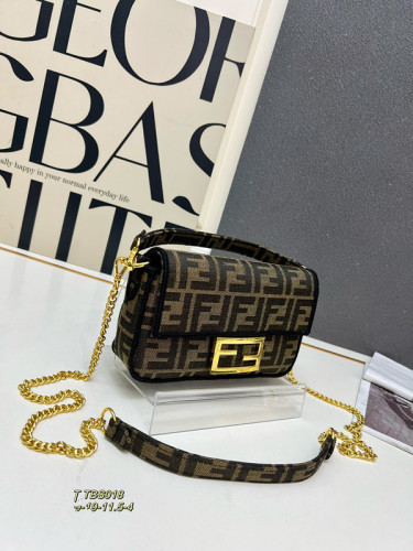 Fendi Fashion Mini Flip Handbag Crossbody Bag Size: 19 x 11.5 x 4 CM