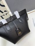 Fendi Fashion Mini Flip Leisure Bucket Bag Shoulder Bag Size: 18.5 x 15 x 15 CM