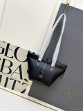 Fendi Fashion Mini Flip Leisure Bucket Bag Shoulder Bag Size: 18.5 x 15 x 15 CM