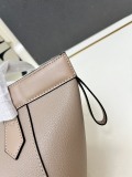 Fendi Fashion Mini Flip Leisure Bucket Bag Shoulder Bag Size: 18.5 x 15 x 15 CM