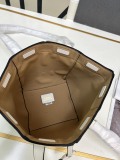 Fendi Fashion Mini Flip Leisure Bucket Bag Shoulder Bag Size: 18.5 x 15 x 15 CM