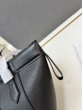 Fendi Fashion Mini Flip Leisure Bucket Bag Shoulder Bag Size: 18.5 x 15 x 15 CM
