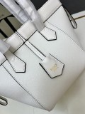 Fendi Fashion Mini Flip Leisure Bucket Bag Shoulder Bag Size: 18.5 x 15 x 15 CM