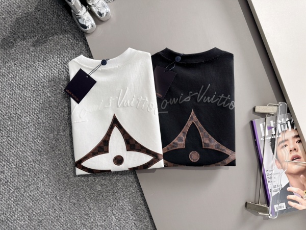 Louis Vuitton Fashion Leather Embroidered Logo T-shirt Unisex Casual Loose Short Sleeve