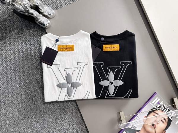 Louis Vuitton Classic Foam Logo Printed T-shirt Unisex Casual Oversize Short Sleeve
