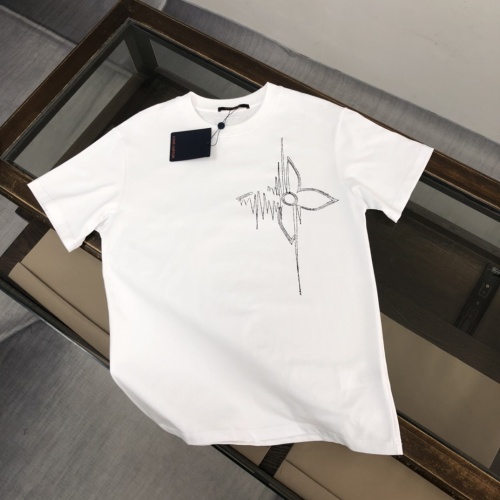 Louis Vuitton Fashion Simple Embroidered Clover T-shirt Couple Loose Casual Short Sleeve