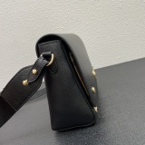 Burberry Fashion Versatile Cross Bag Handbag Size: 25 x 8.5 x 18 CM