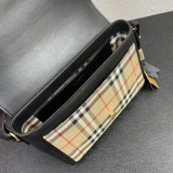 Burberry Fashion Versatile Cross Bag Handbag Size: 25 x 8.5 x 18 CM