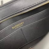Burberry Fashion Versatile Underarm Bag Handbag Size: 28 x 5 x 14 CM
