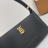 Burberry Fashion Versatile Underarm Bag Handbag Size: 28 x 5 x 14 CM
