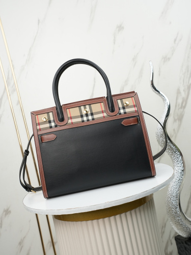 Burberry Classic Retro Pattern Rivet Handbag Crossbody Bag Size: 32 x 15 x 25 CM