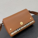 Burberry Fashion Versatile Cross Bag Handbag Size: 25 x 8.5 x 18 CM