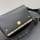 Burberry Fashion Versatile Cross Bag Handbag Size: 25 x 8.5 x 18 CM