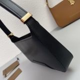 Burberry Fashion Versatile Underarm Bag Handbag Size: 28 x 5 x 14 CM