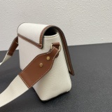 Burberry Fashion Versatile Cross Bag Handbag Size: 25 x 8.5 x 18 CM