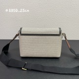 Burberry Fashion Versatile Cross Bag Handbag Size: 25 x 8.5 x 18 CM
