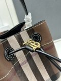 Burberry Fashion Versatile Drawstring Bucket Bag Crossbody Bag Size: 16 x 26 x 26 CM