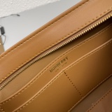Burberry Fashion Versatile Underarm Bag Handbag Size: 28 x 5 x 14 CM