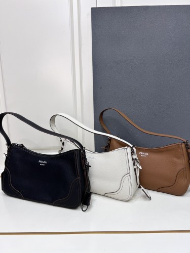 Prada 26ss Fashion Versatile Underarm Bag Handbag Size: 36 x 20 x 11 CM